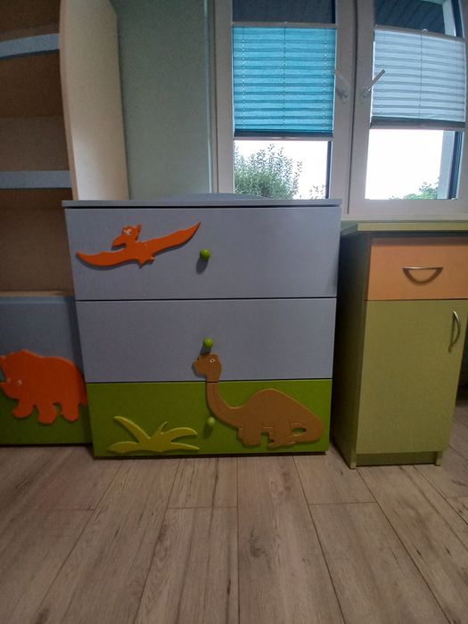 Mebelki do pokoju dziecięcego (dinozaury)