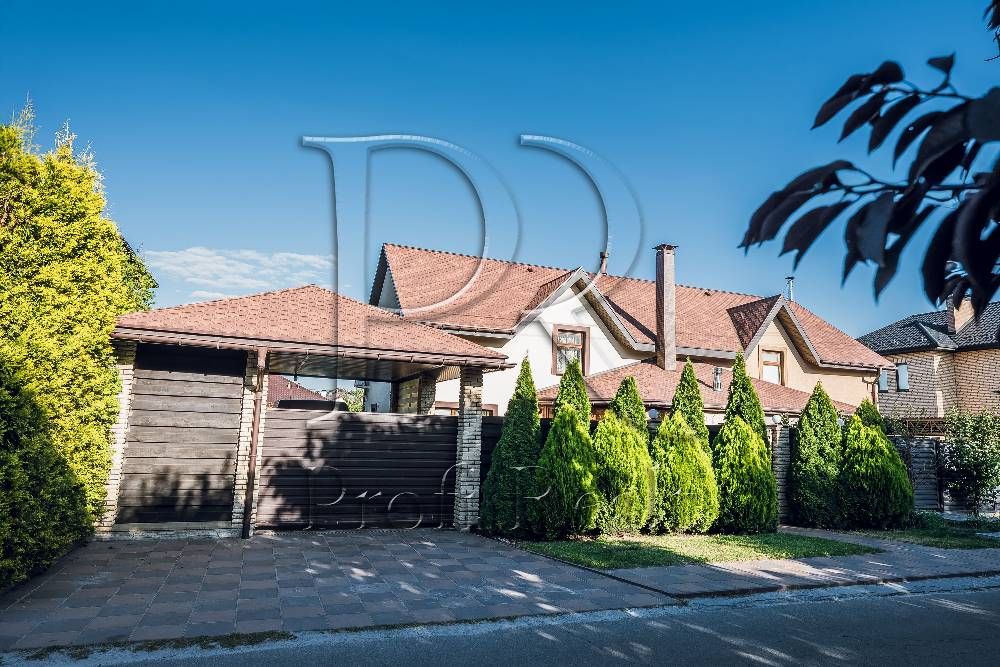 Продаж будинку з дизайнерським ремонтом в с. Петропавлівська Борщагів