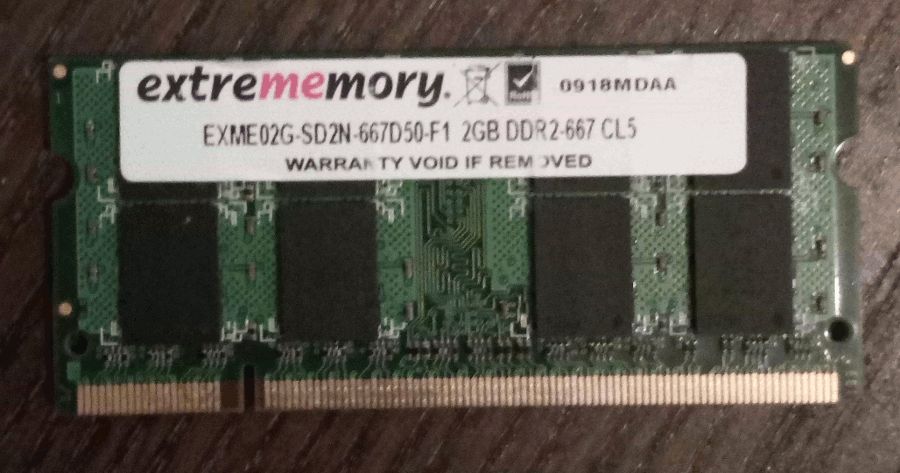 Memória RAM DDR2-667 (SO-DIMM, 2 GB, bom estado)