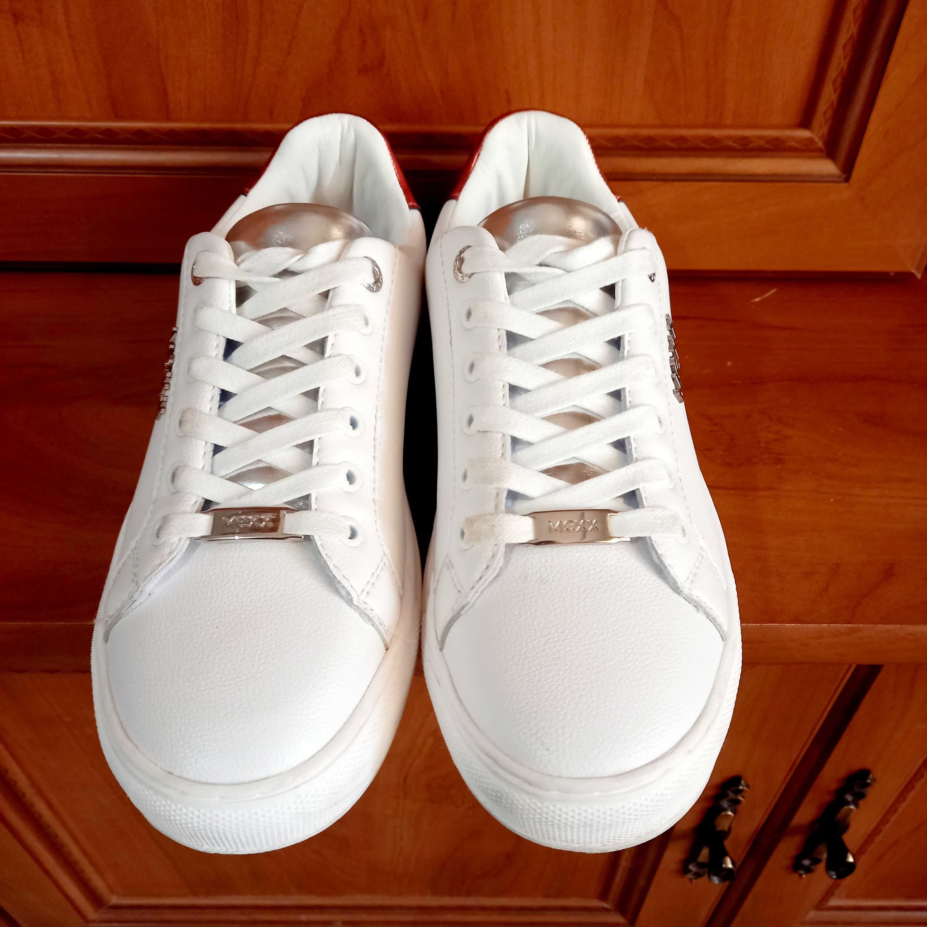 Білі жіночі кросівки р.37(36).б.у.оригінал. Mexx.