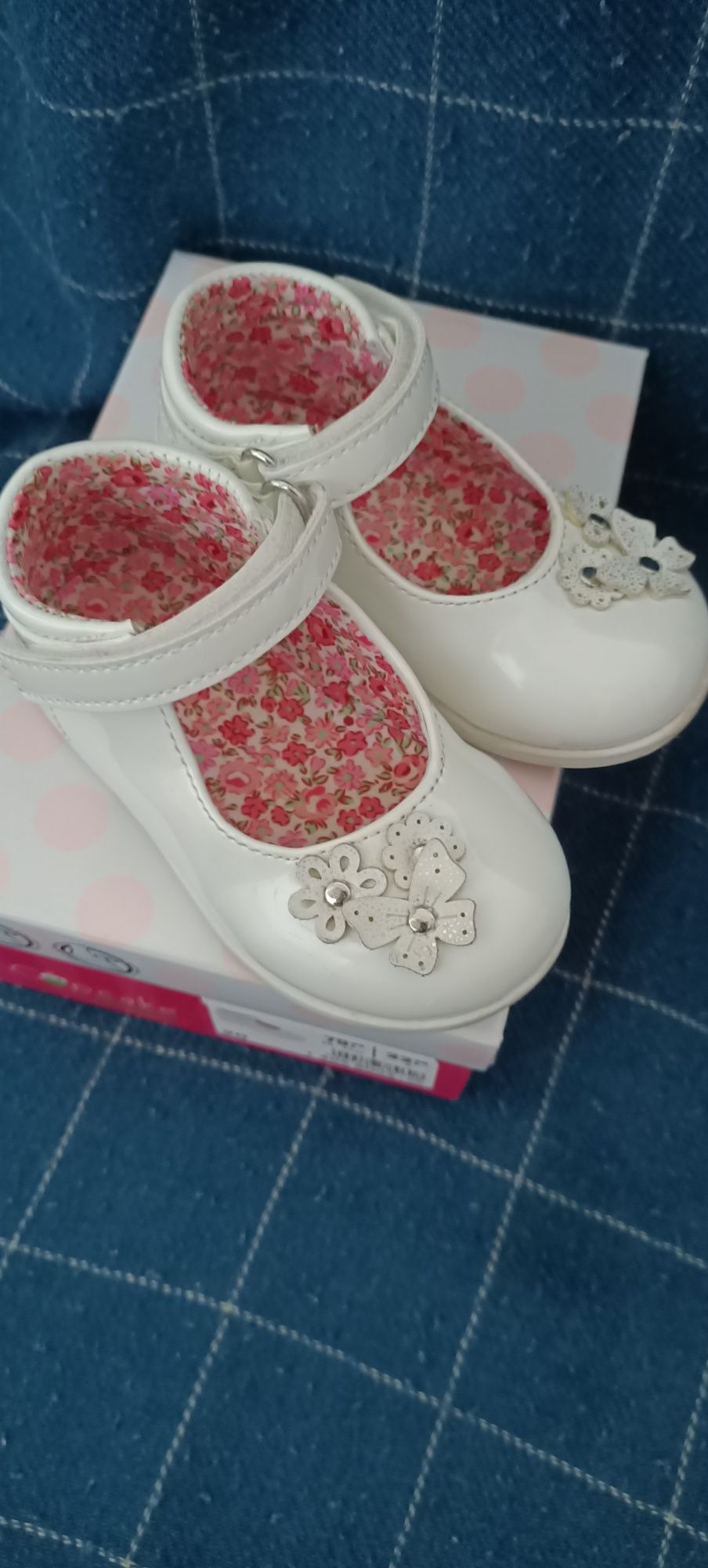 Sprzedam lakierowane buty roz. 20 firmy cupcake couture