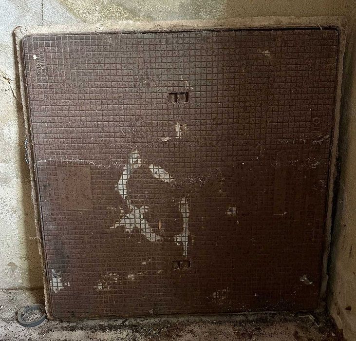 Tampa de Esgoto / comunicações