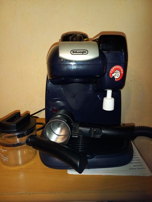 Кавоварка Delonghi EC9