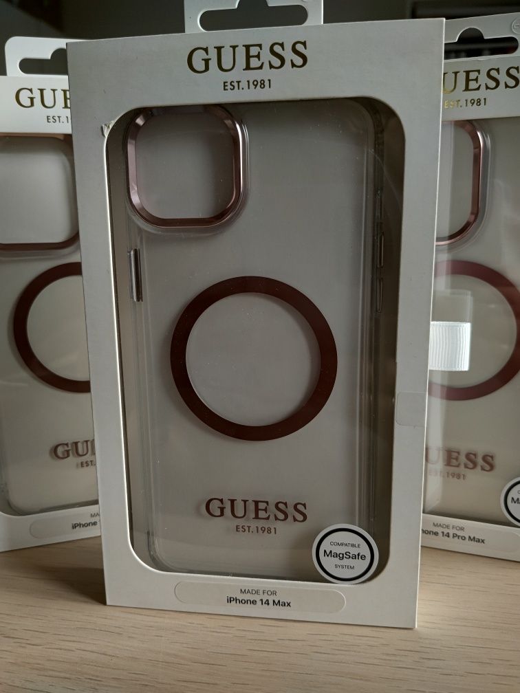 Etui Guess do iPhone 14 Plus - MagSafe gold