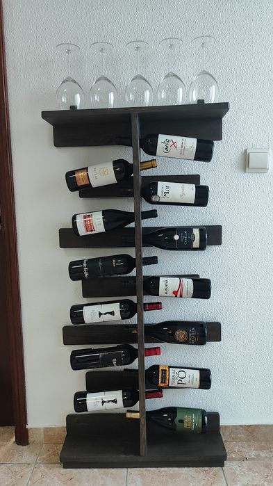 Garrafeira de Madeira – Suporte para 13 Garrafas, Elegante e Compacta