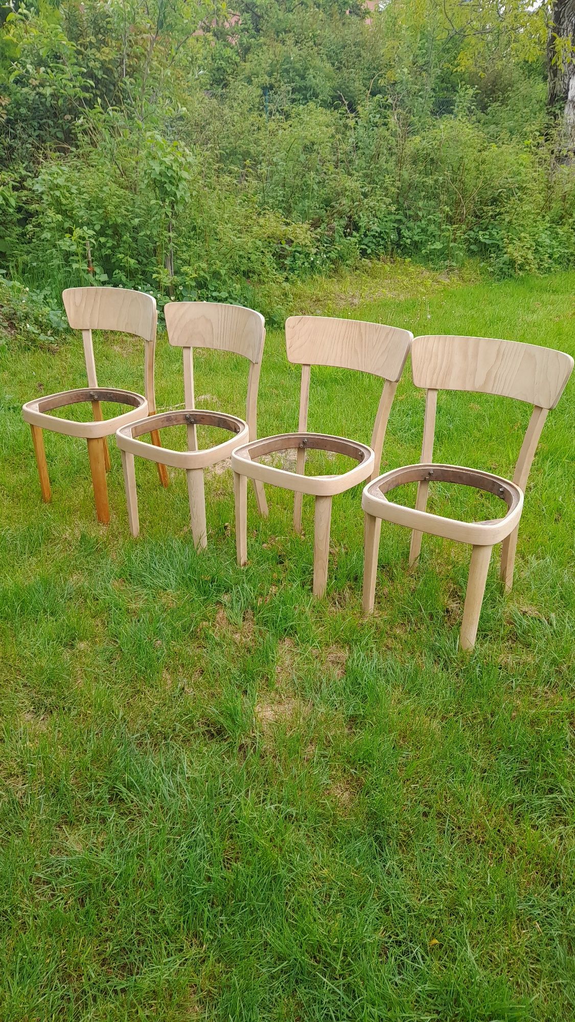 Antyk Stół okrągly orzech i 4 krzesła art deco .Nowe.