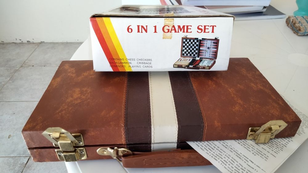 Caixa com 6 jogos