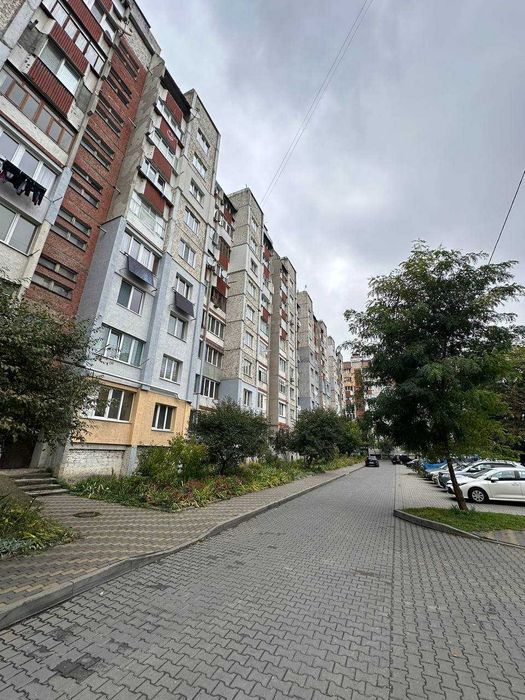 Продається 3-кімнатна квартира по вул. Івана-Павла ІІ, район каскад