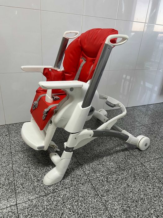 Cadeira de refeição da marca CAM