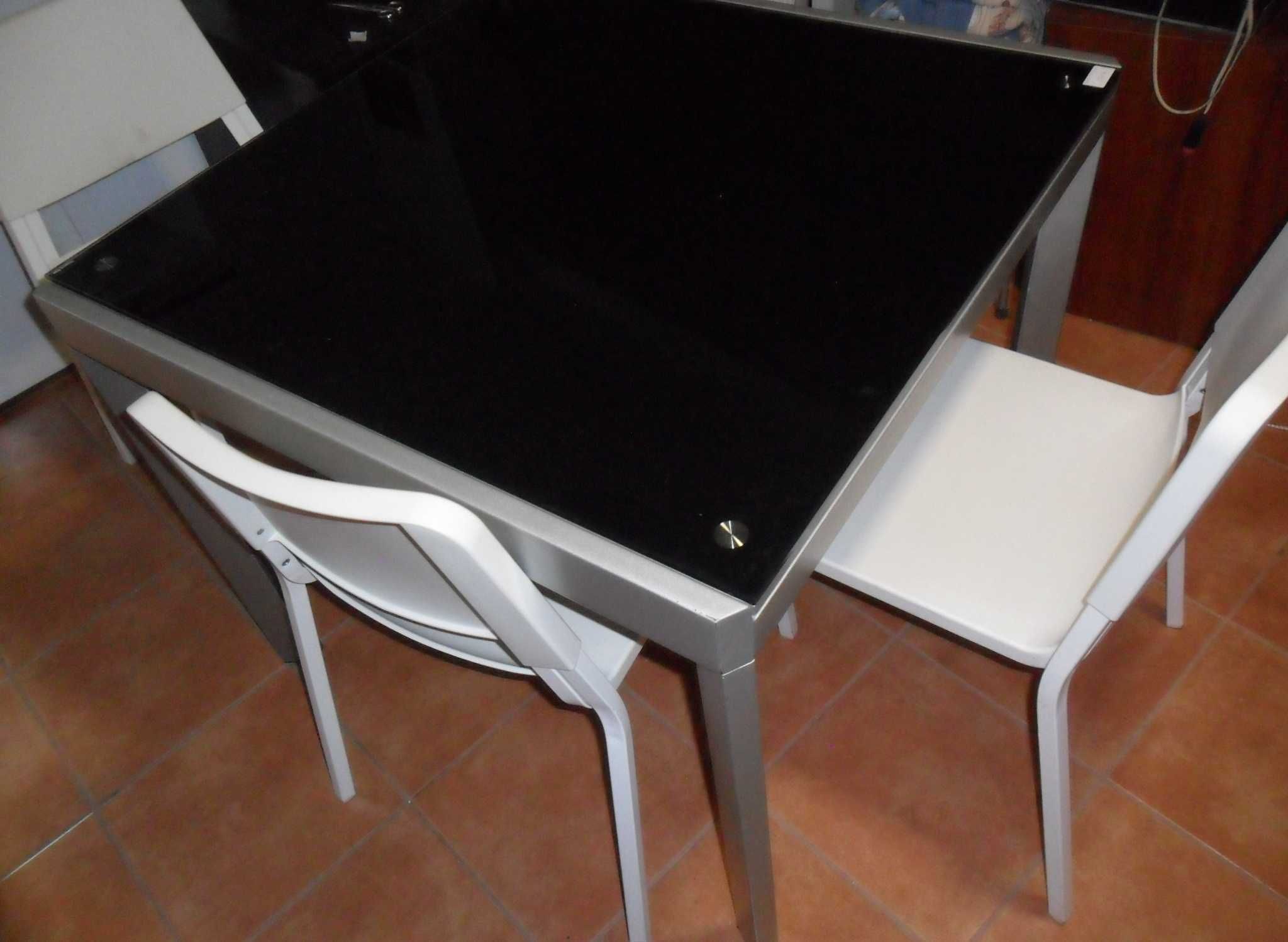 Mesa de cozinha extensível com cadeiras