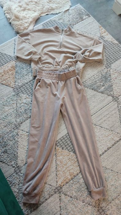 Śliczny dres 146/152