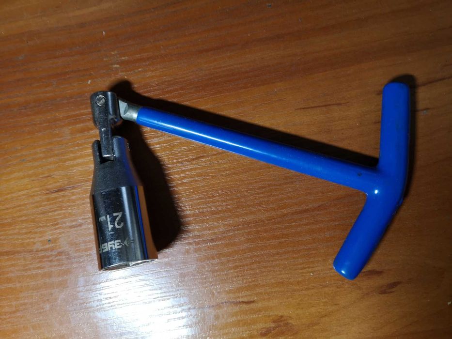 ЗУБР 21 мм, ключ свечной с резиновой втулкой, шарнирный, 27501-21