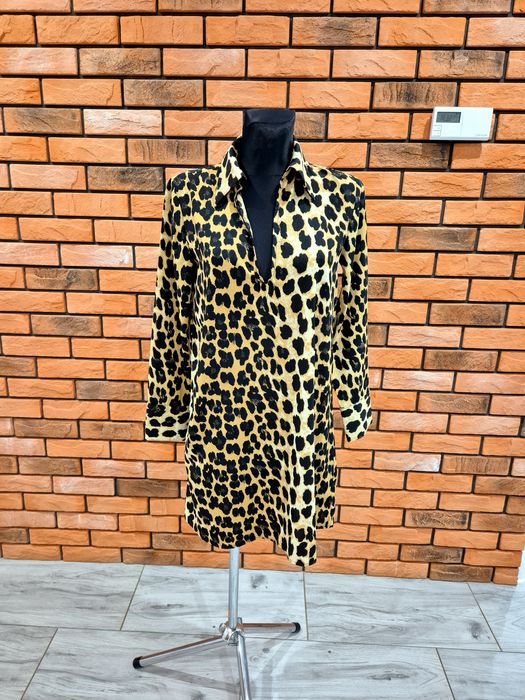 Koszulowa sukienka w panterke zara