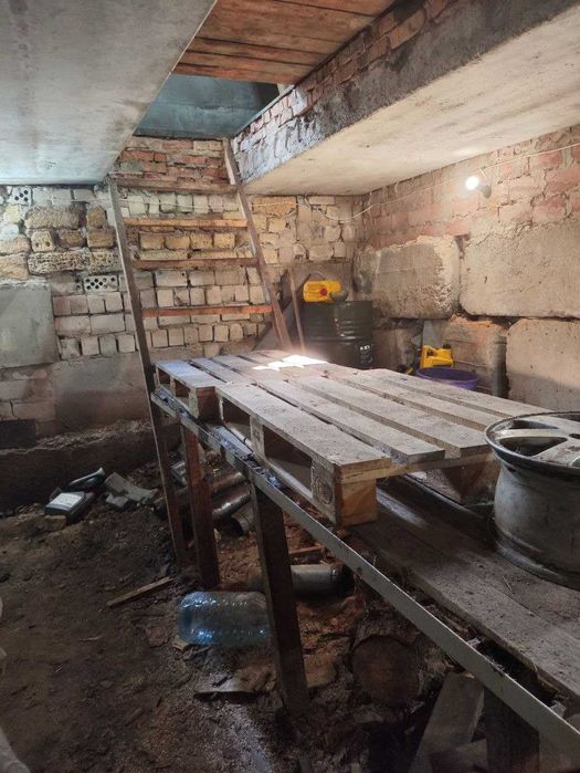 Продається гараж у м. Вишгород, ГК "Ветеран" з земельною ділянкою