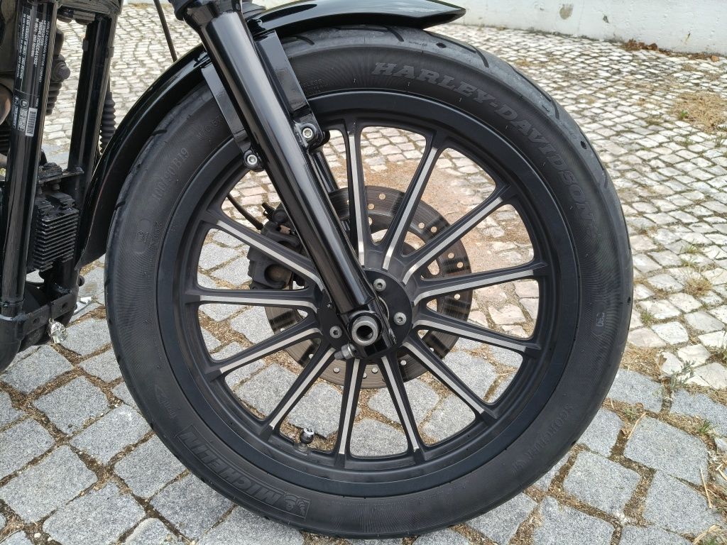 Harley Davidson 883