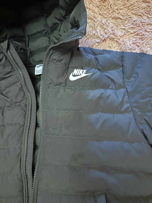 Продам  підліткову куртку Nike LOW SYNFL JKT на зріст 147-158 см