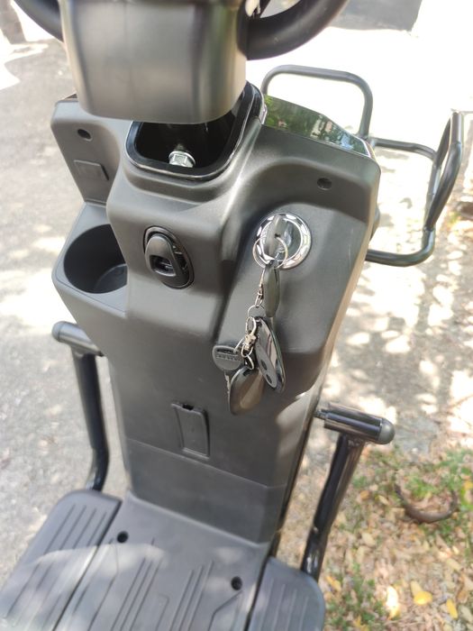 Електроскутер CROSSRIDE 14 COURIER 01