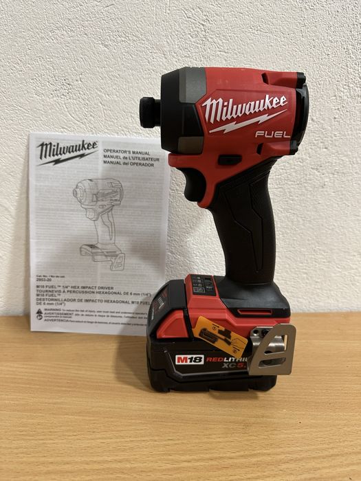 Акумуляторний ударний шуруповерт (імпакт) Milwaukee 2953-20 M18 Fuel