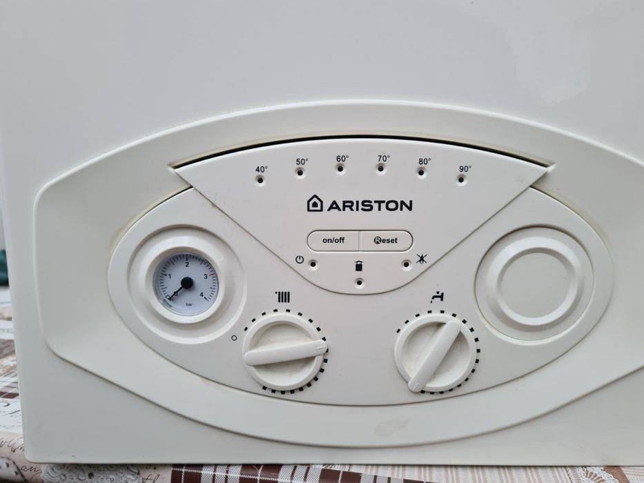 Продам двухконтурний газовий котел ARISTON