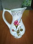 Dzbanuszek  porcelanowy do oleju z Chodzieży.Wysoki 11,5cm.