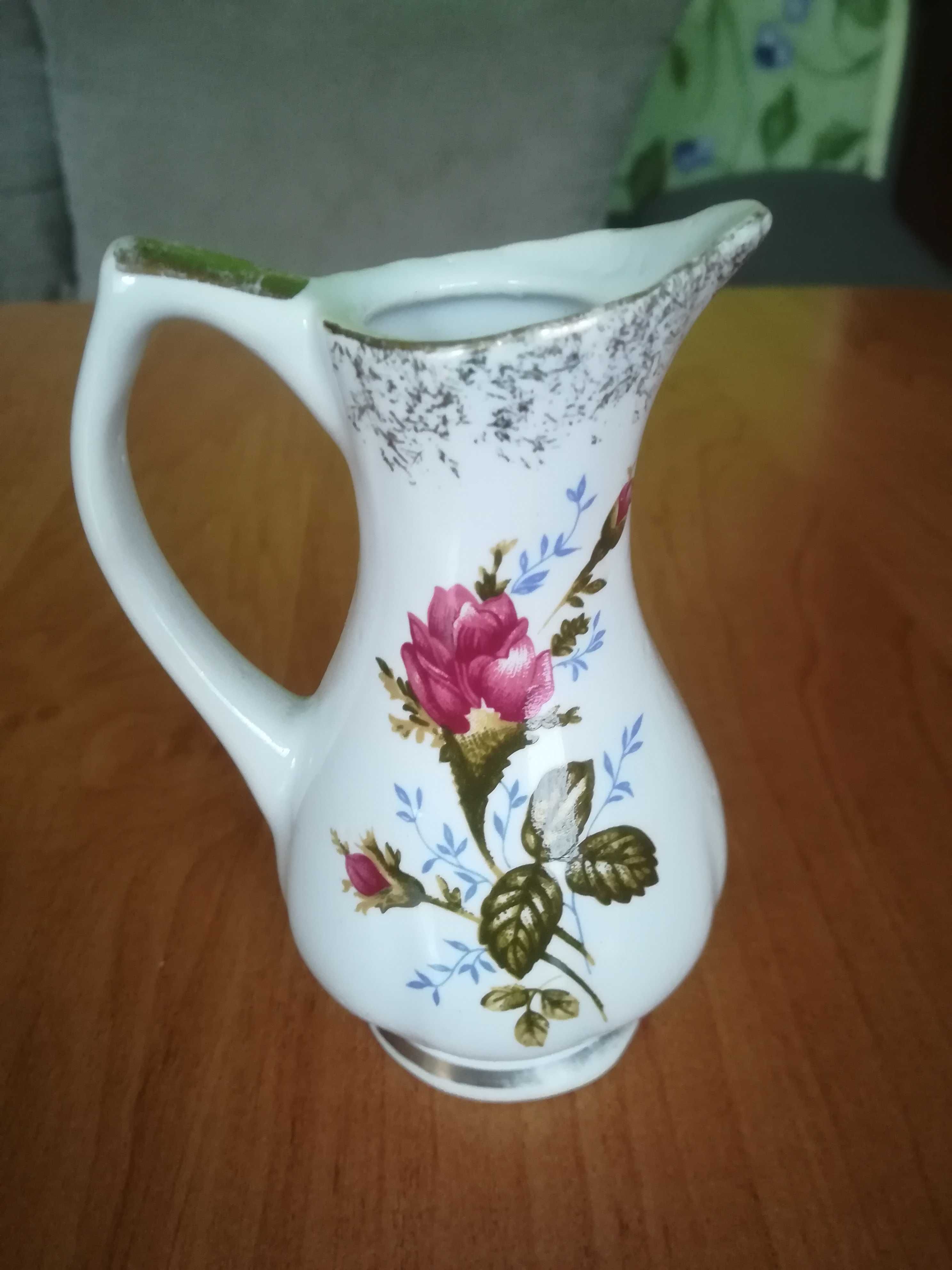 Dzbanuszek  porcelanowy do oleju z Chodziezy