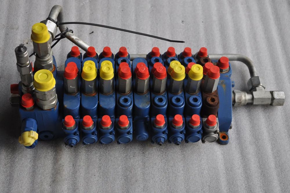 Rozdzielacz Hydrauliczny  R908405520C volvo yanmar