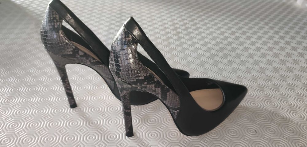 Sapato Sra. em pele da Zara N°37