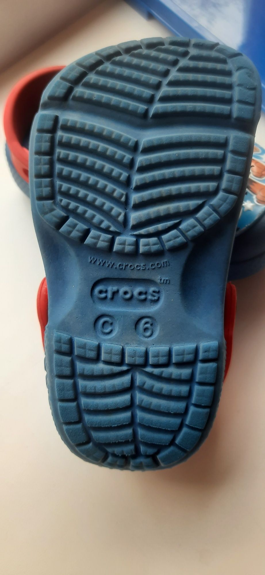 Продам Crocs   оригигал