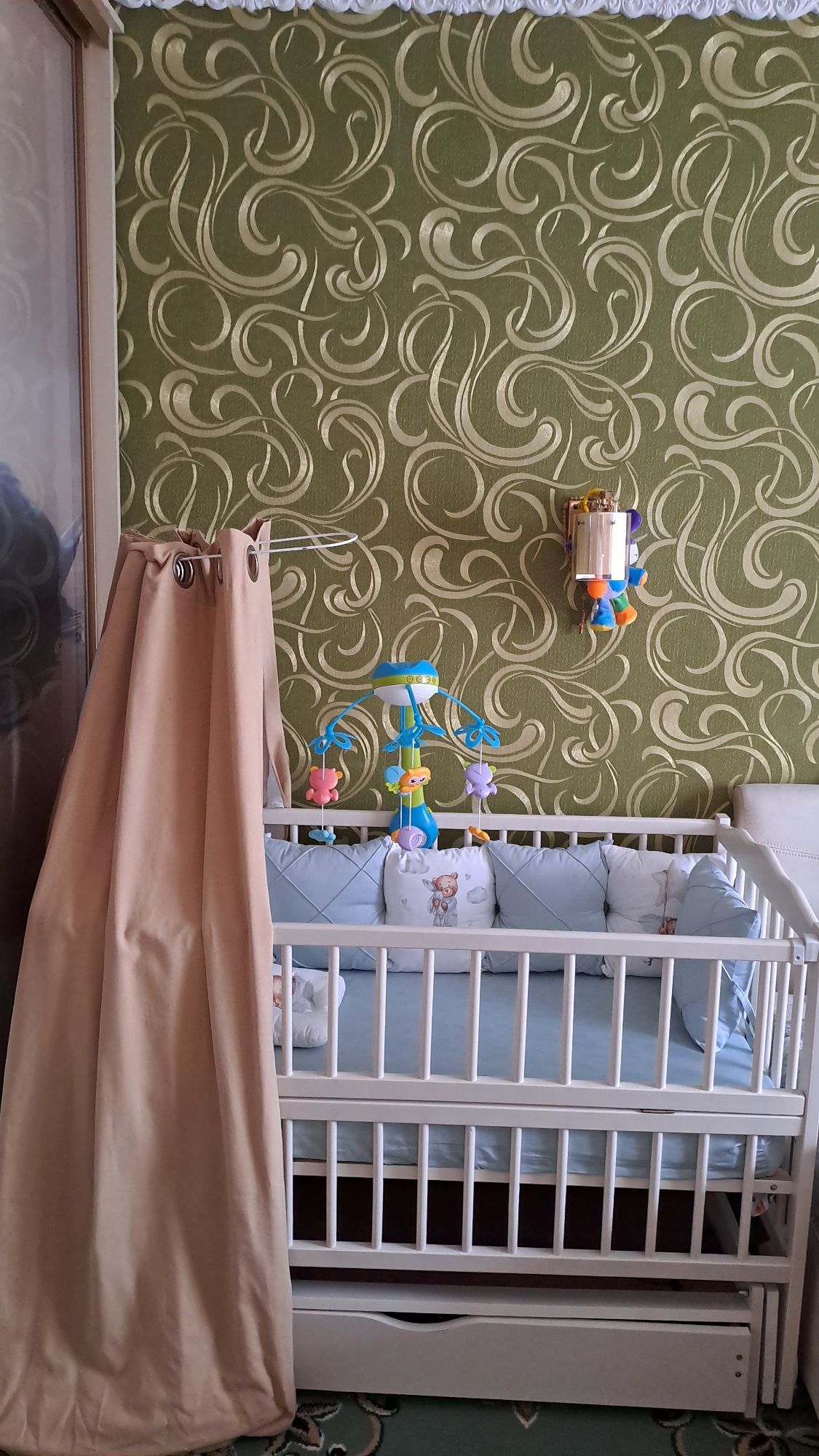 Дитяче ліжечко з комплектом постілі