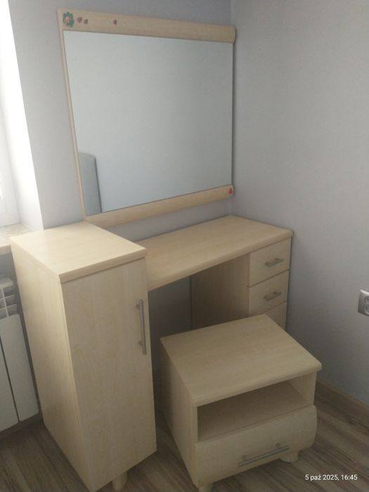 Toaletka+2stoliki nocne