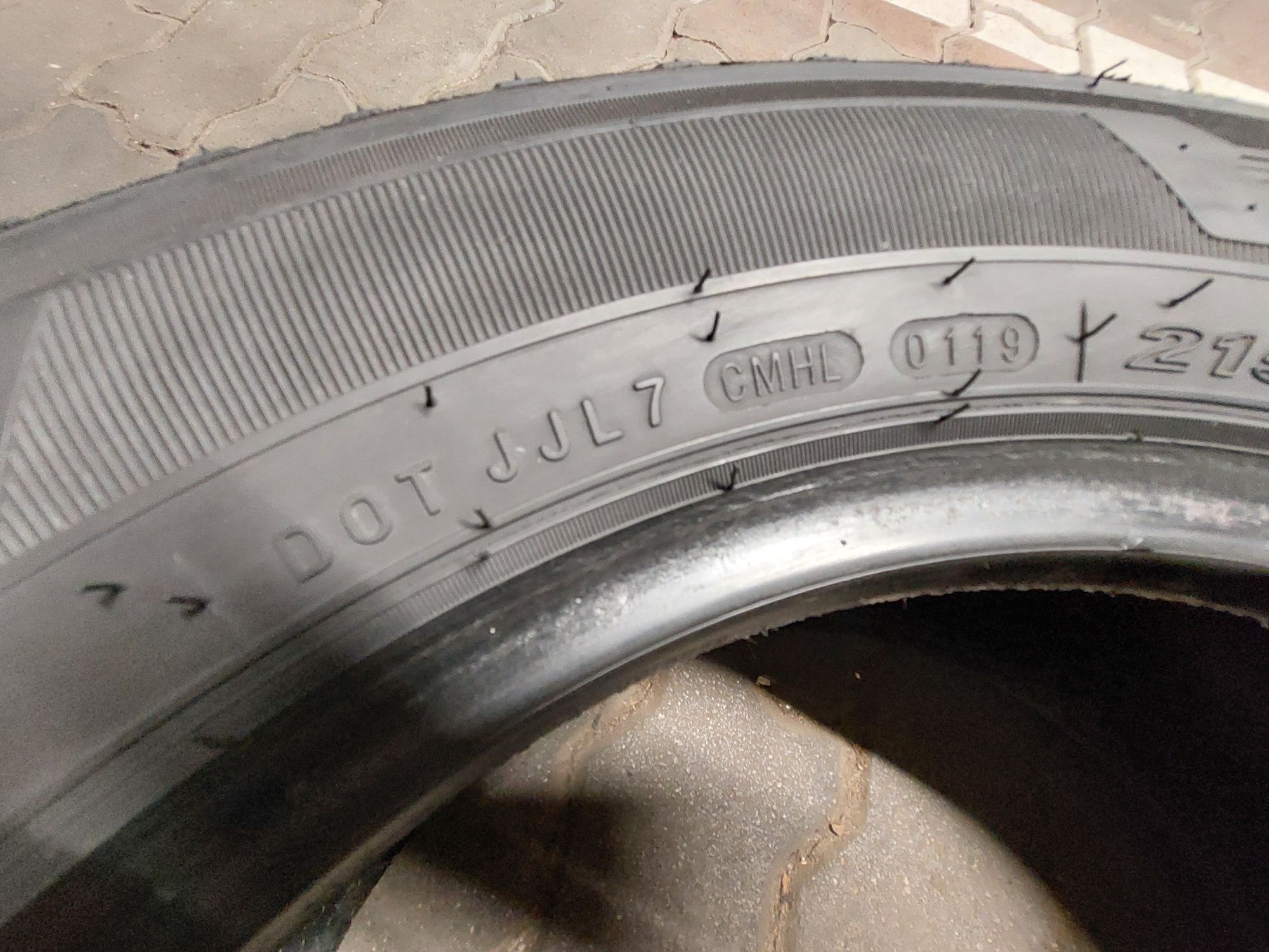 2x215/65R16C Nexen Roadian CT8