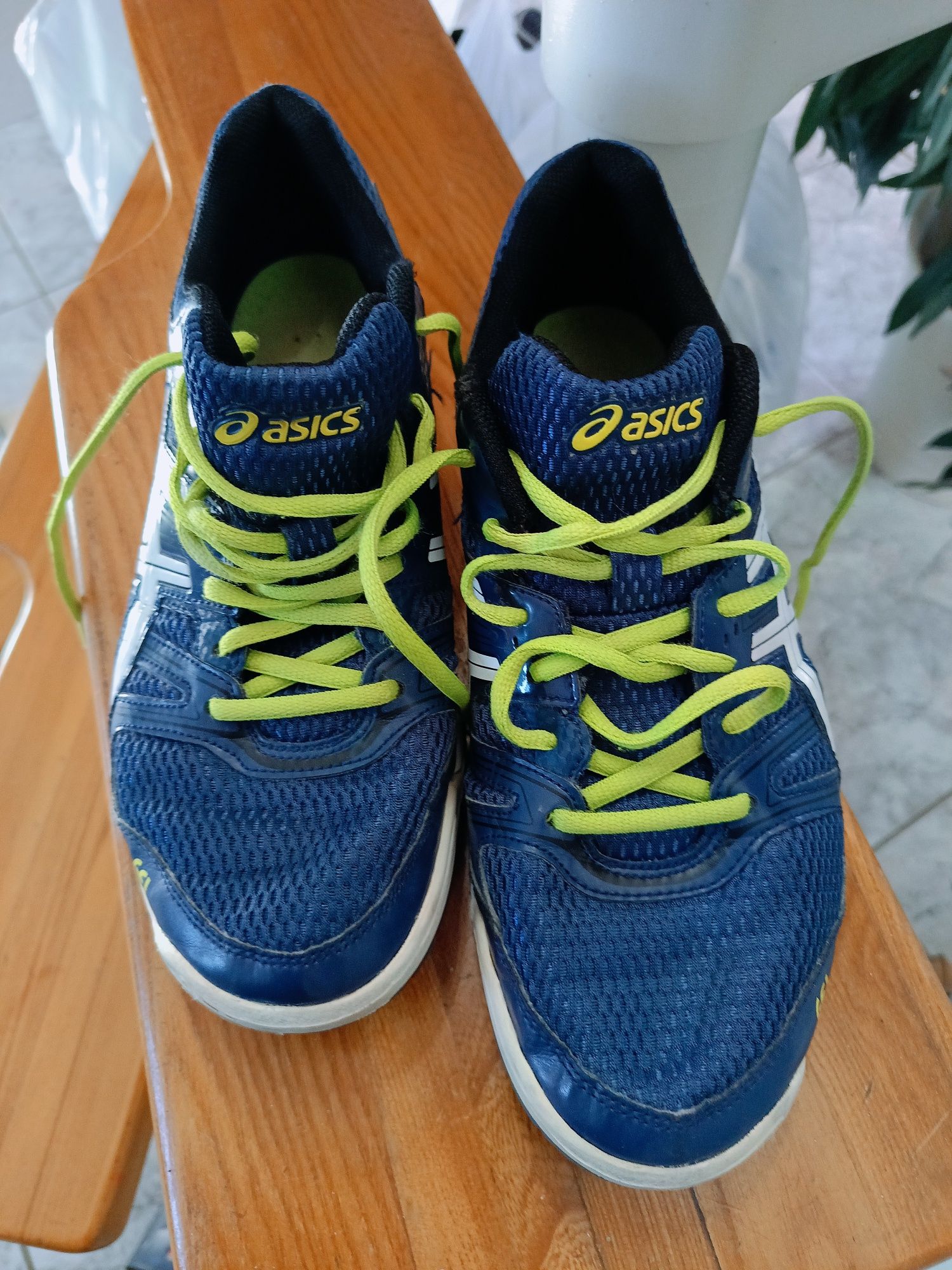 Asics buty sportowe na halę rozmiar 41,5