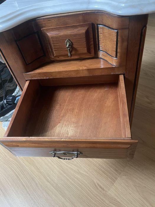 Conjunto de Mobília em Madeira Maciça