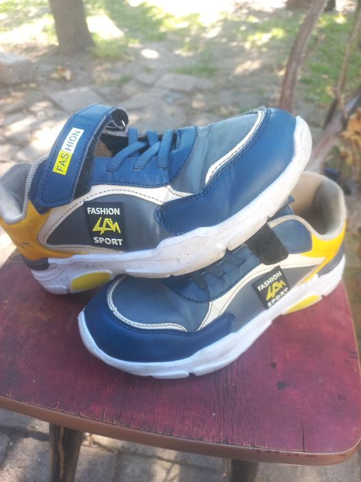 Продам кросівки в гарному стані