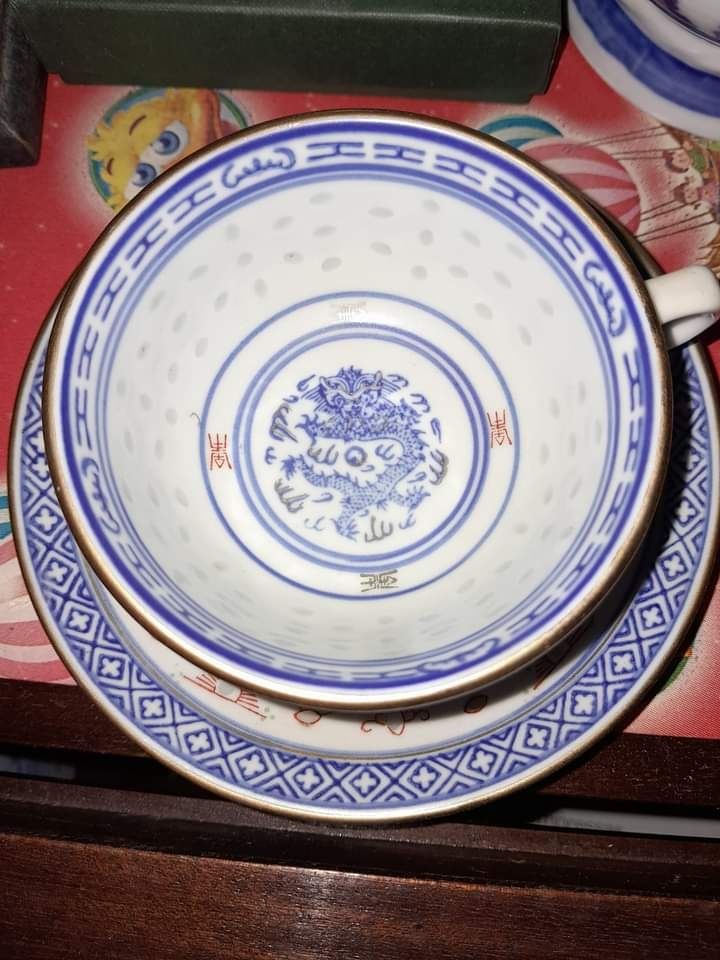 Chávenas e pires  antigos em porcelana chinesa Bago de arroz