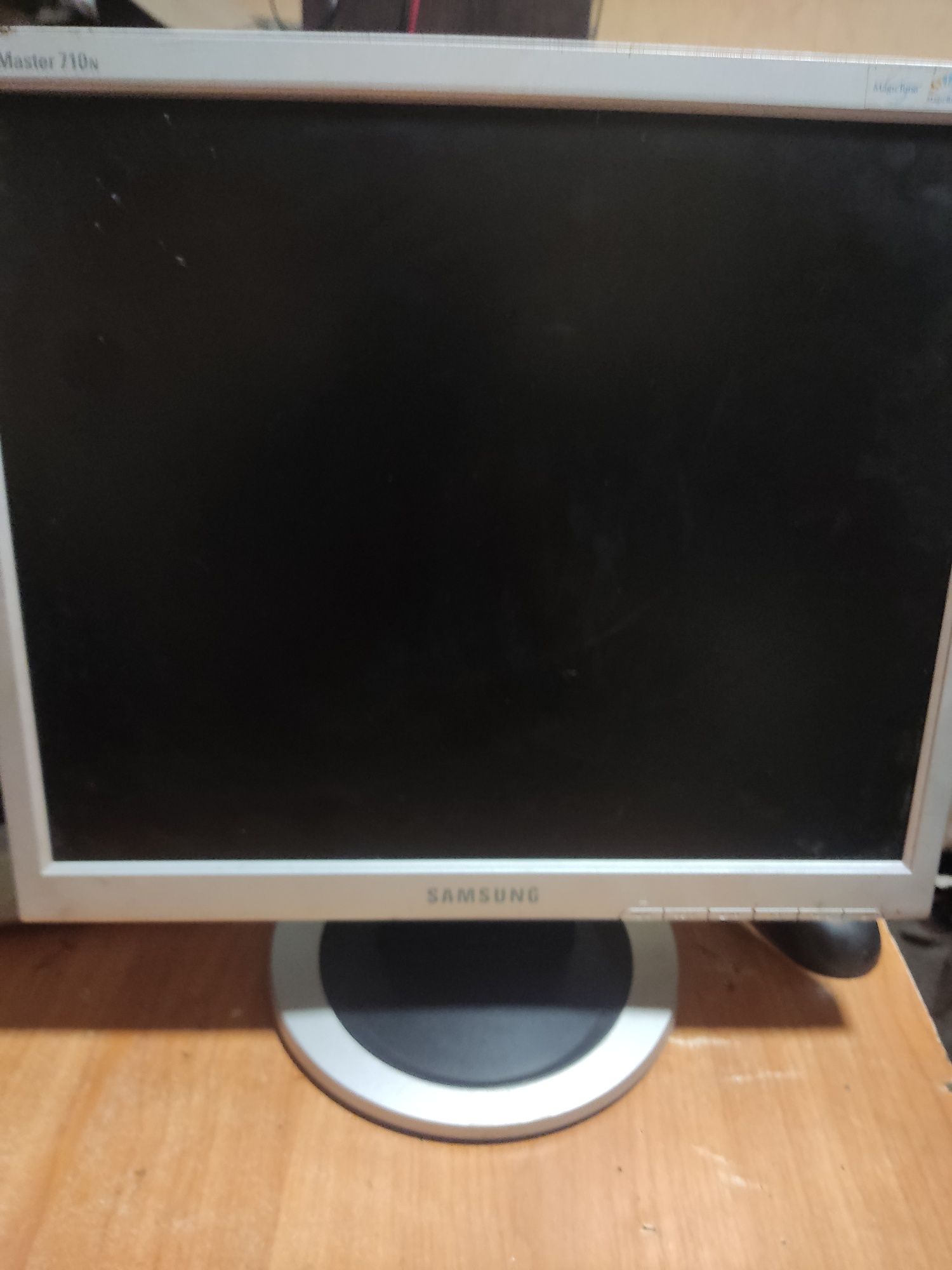 Продам монитор Samsung 710N