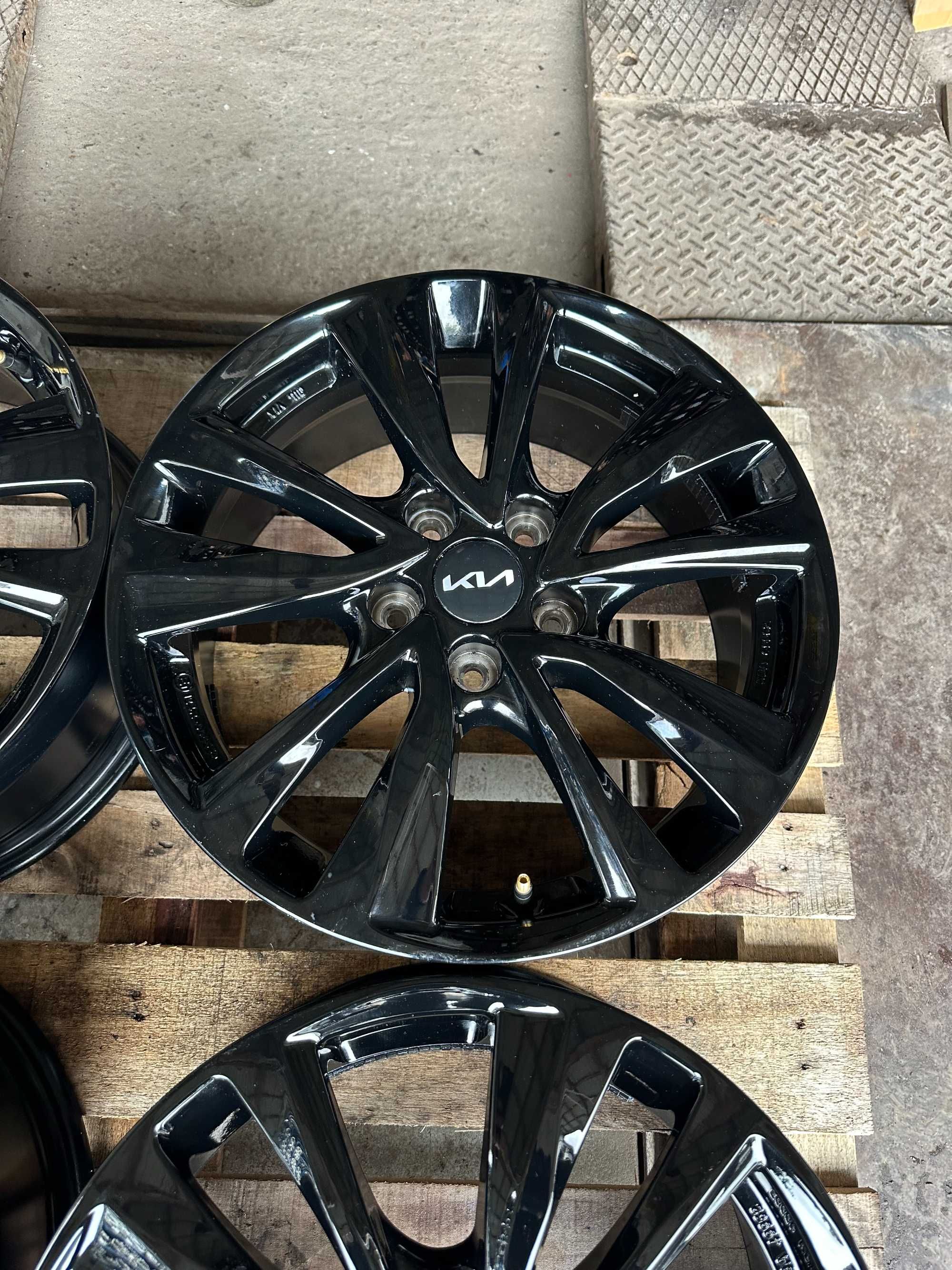 5x114,3 7j x 17" et50 KIA komplet alufelgi z czujnikami