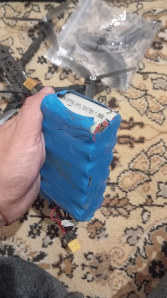 Fpv дрон 7 дюймів разом з батарейками і запасними пропами