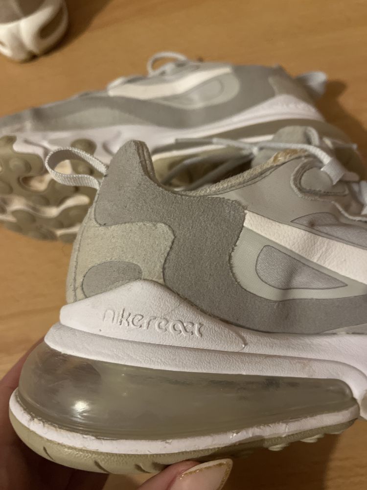 nike react cinzentas 270