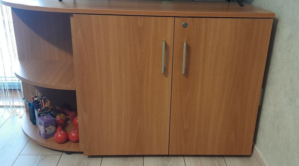 Шафка під телевізор, одяг або офісна.