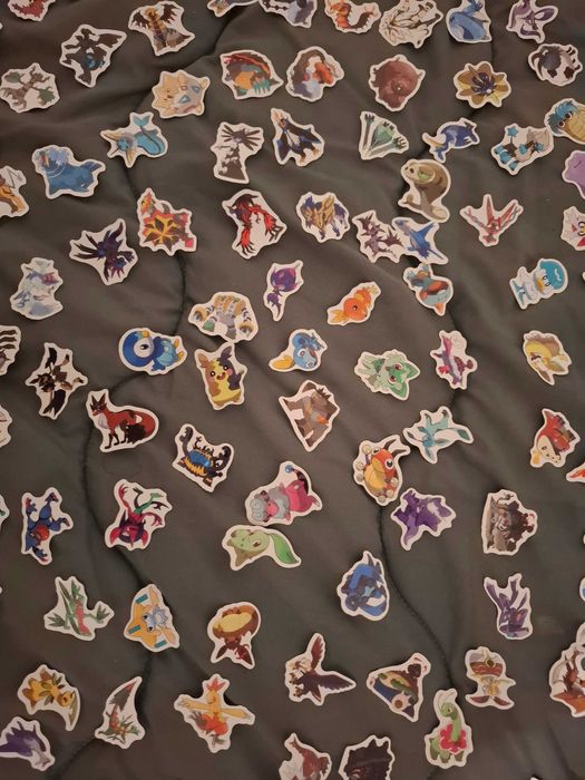 200 autocolantes Pokémon