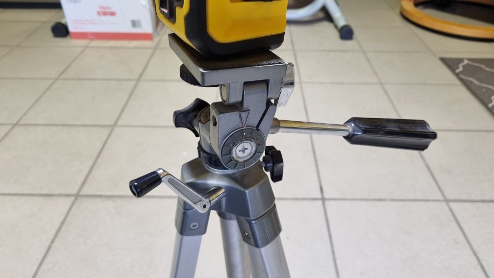 STANLEY Laser krzyżowy C-Line STHT77611 + Viper Laser