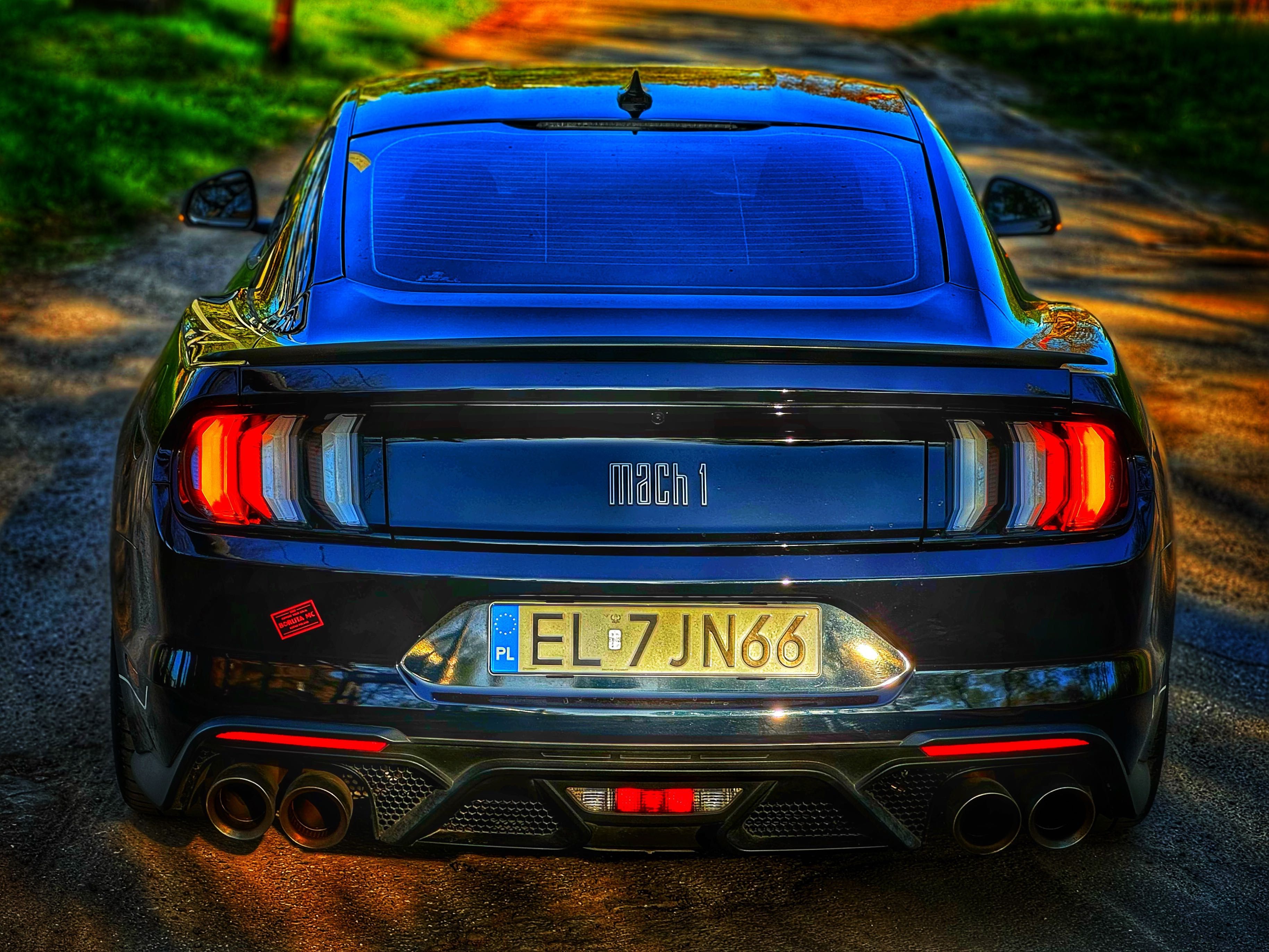 Wynajmij Legendarnego Forda Mustang Mach 1 na Twój Wyjątkowy Dzień!