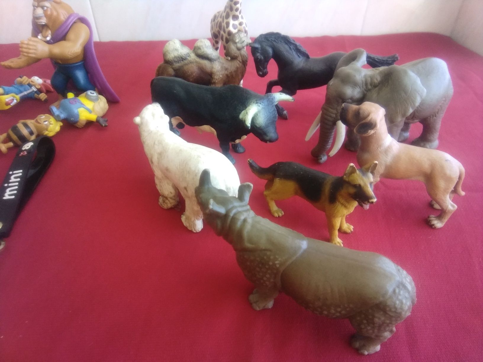 Lote/conjunto de 46 bonecos Geobra, Disney, Schleich/outros