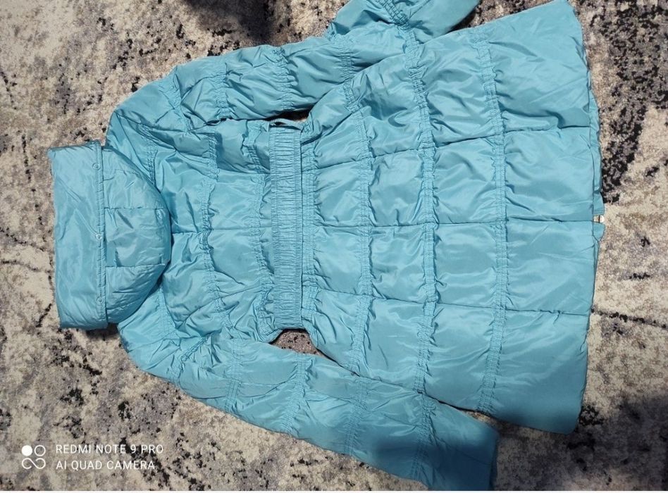 Продам женскую куртку,размер М,цена 500 гривен