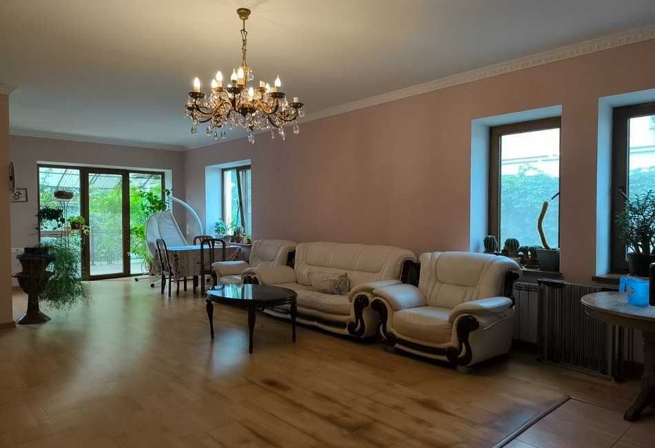 Продам дуплекс с ремонтом, гаражом, участком! seg-01