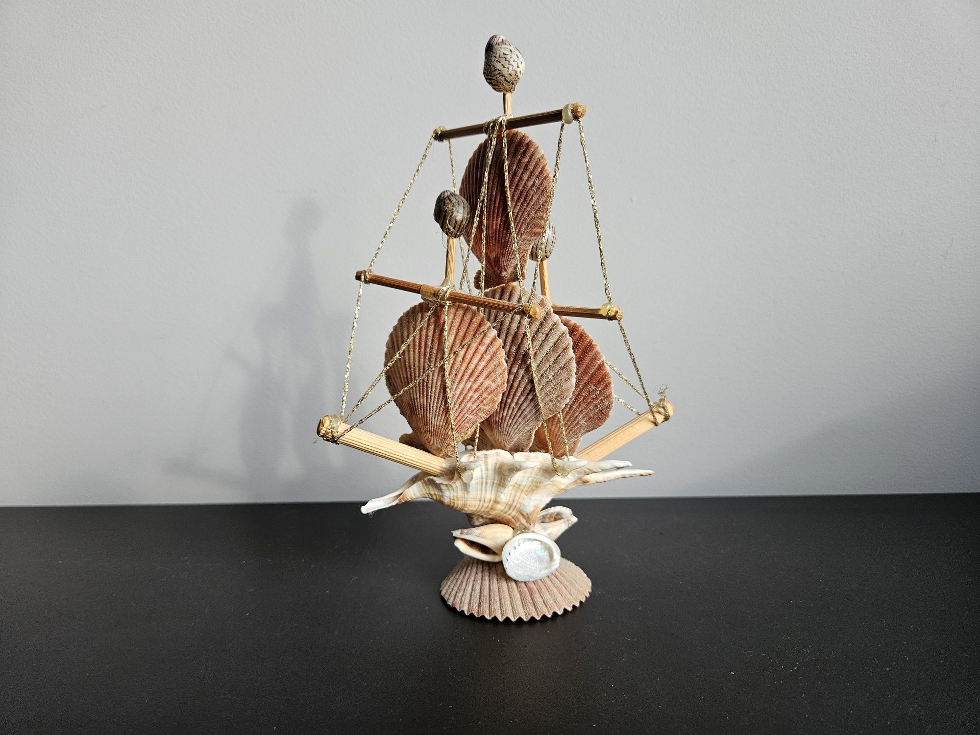 Statek z muszli, figurka ozdobna