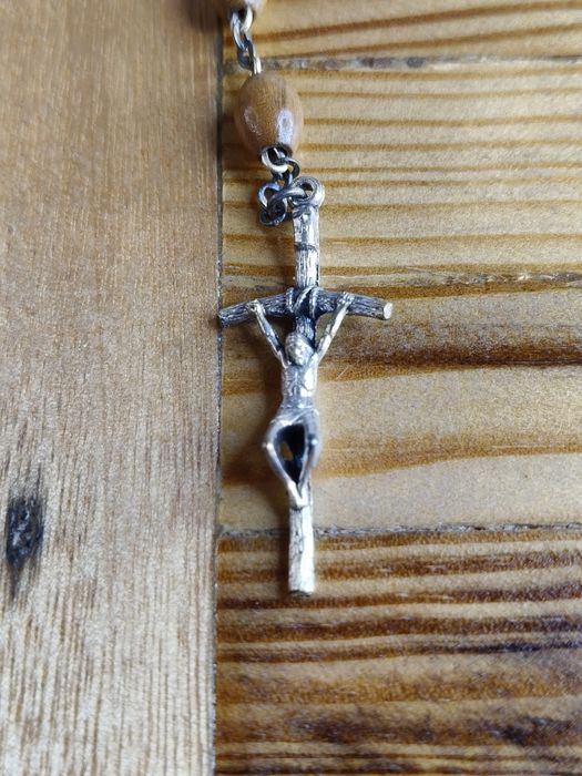 Stary różaniec z ziemią z Jerozolimy 74