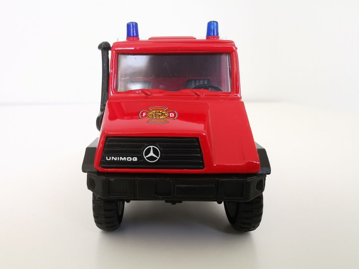 Welly Model Ciężarówka Mercedes-Benz Unimog Straż Pożarna 1:34