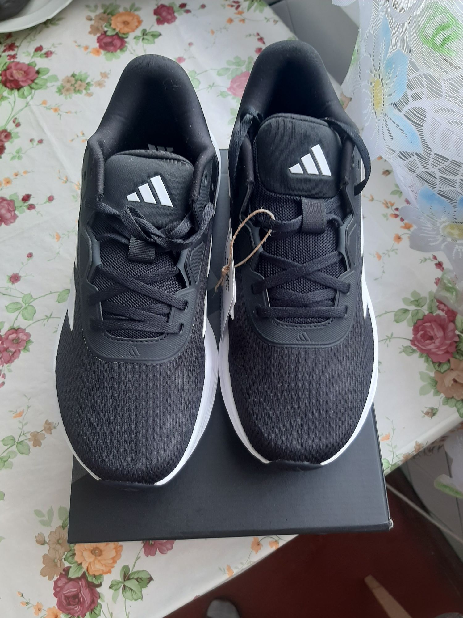 Кроссовки Аdidas белые и чёрные